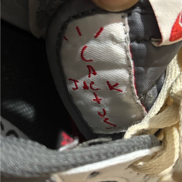 Nike Men's Black and Cream Sneakers - Picture 12 of 14